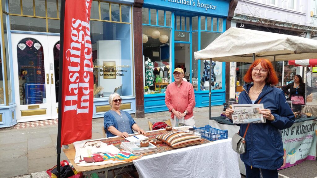 The current image has no alternative text. The file name is: COM-HIP-volunteers-at-Kings-Road-market.jpeg