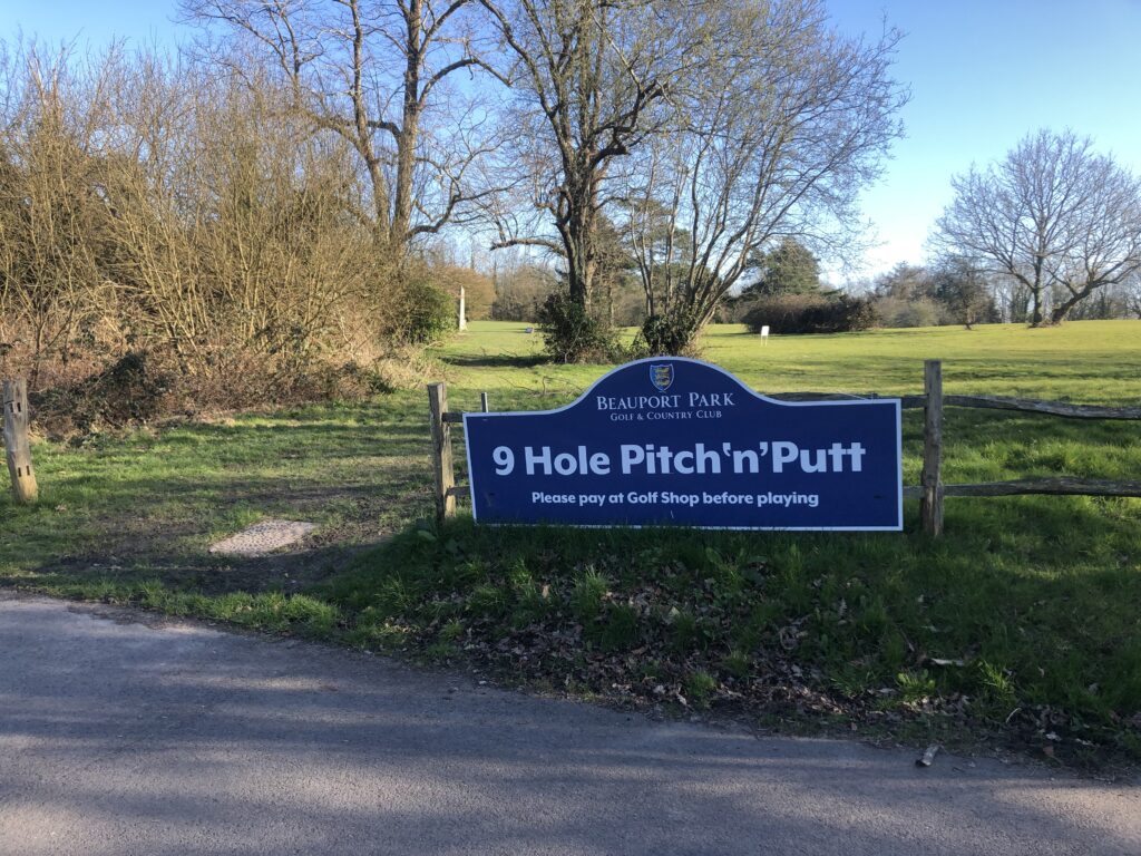 The current image has no alternative text. The file name is: Sport-Beauport-pitch-and-putt-scaled.jpg